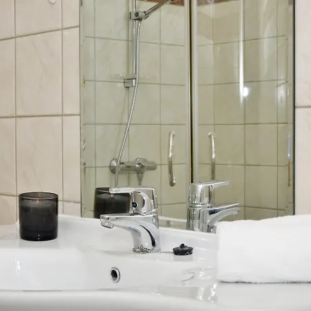 Forenom Serviced Hall Apartman *